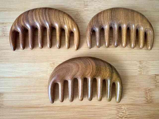 Green Sandalwood Half-Moon Gua Sha Comb