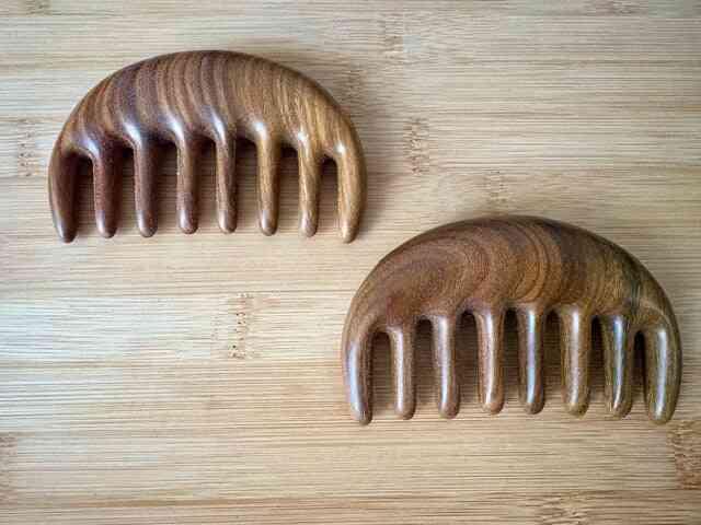 Green Sandalwood Half-Moon Gua Sha Comb